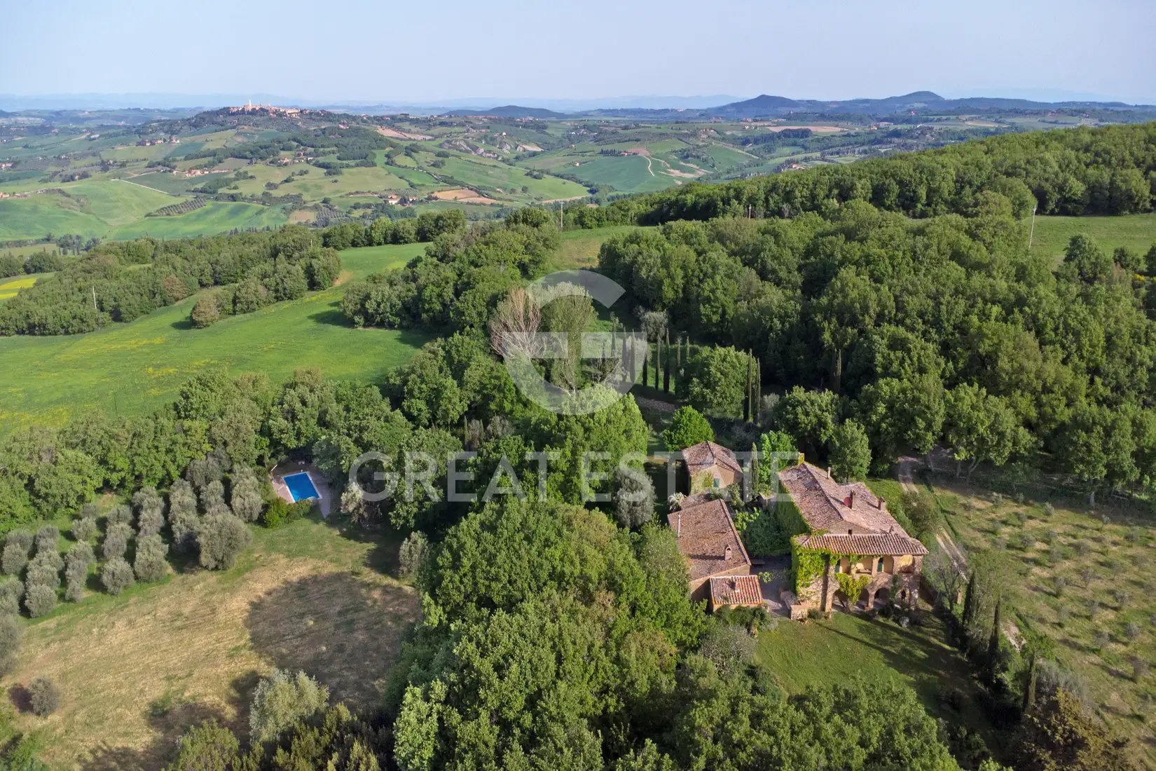 House 852m² in Italy, Siena. Priced at 3200000€ rent photo-2