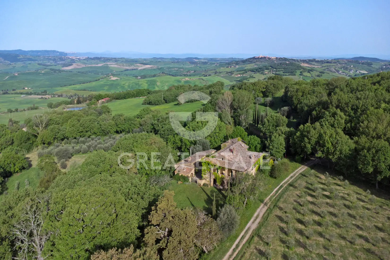 House 852m² in Italy, Siena. Priced at 3200000€ rent photo-8