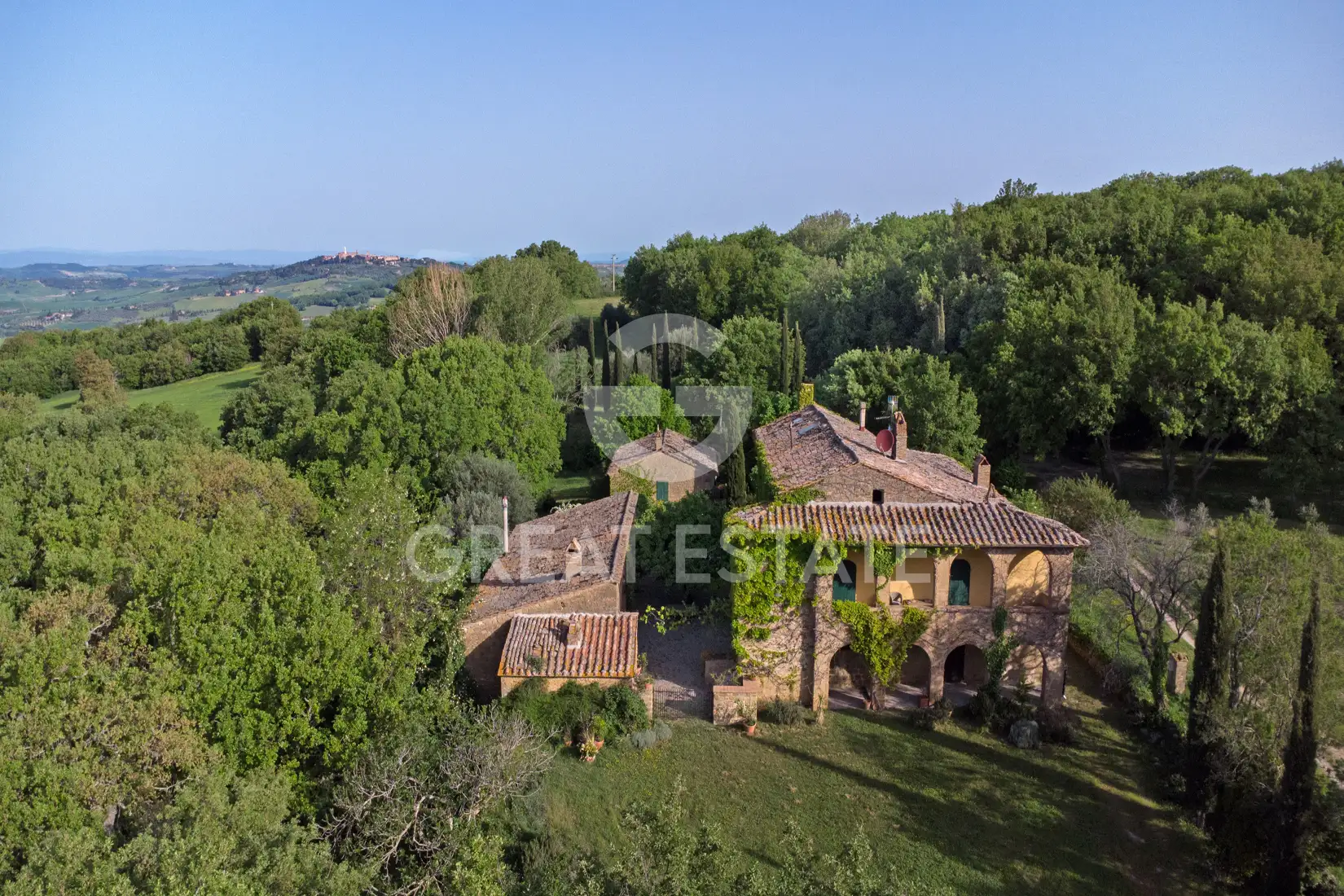 House 852m² in Italy, Siena. Priced at 3200000€ rent photo-9