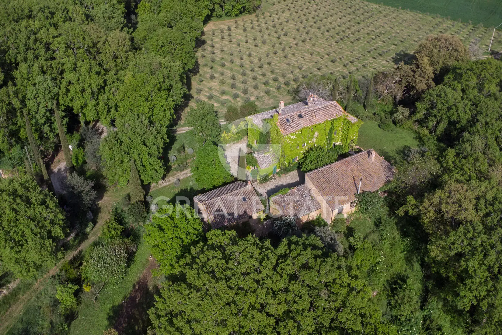 House 852m² in Italy, Siena. Priced at 3200000€ rent photo-11