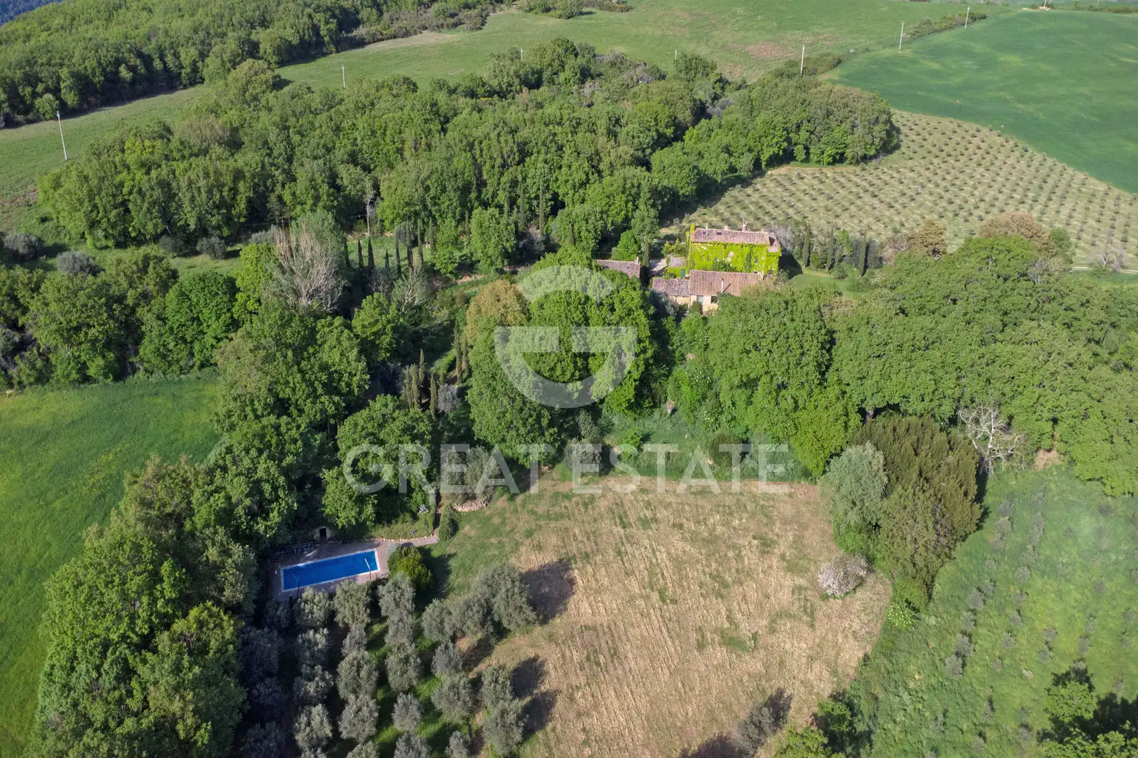 House 852m² in Italy, Siena. Priced at 3200000€ rent photo-12