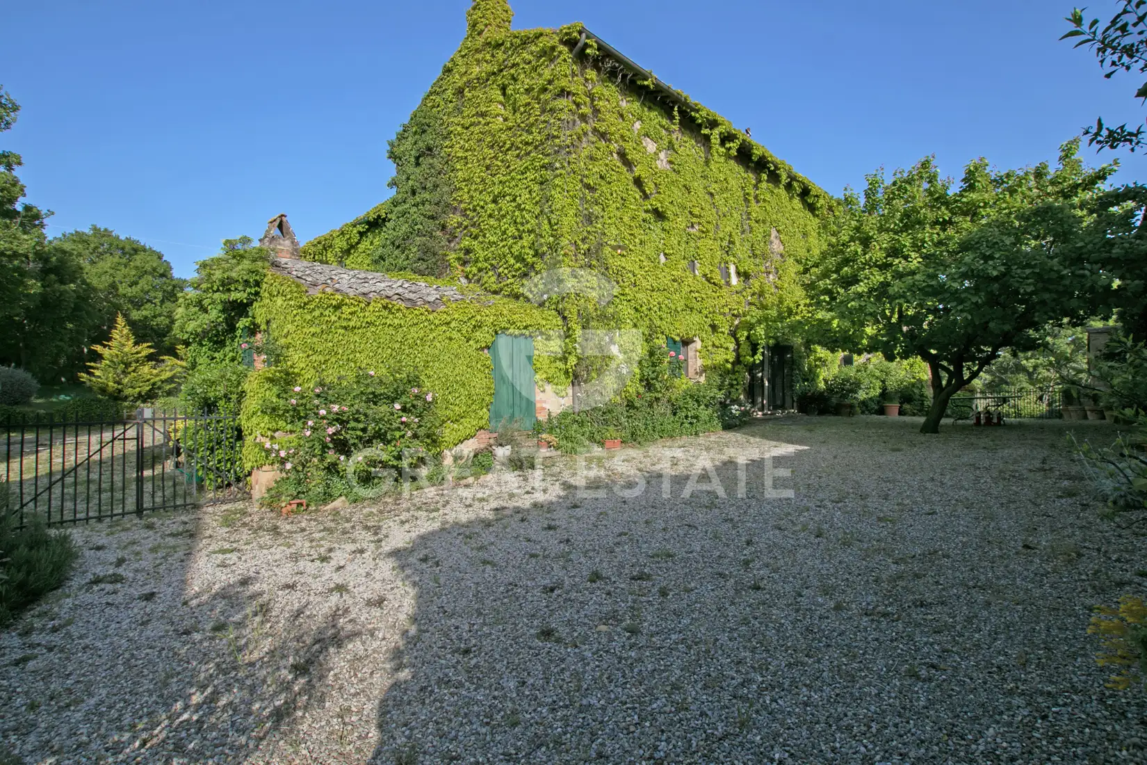 House 852m² in Italy, Siena. Priced at 3200000€ rent photo-13