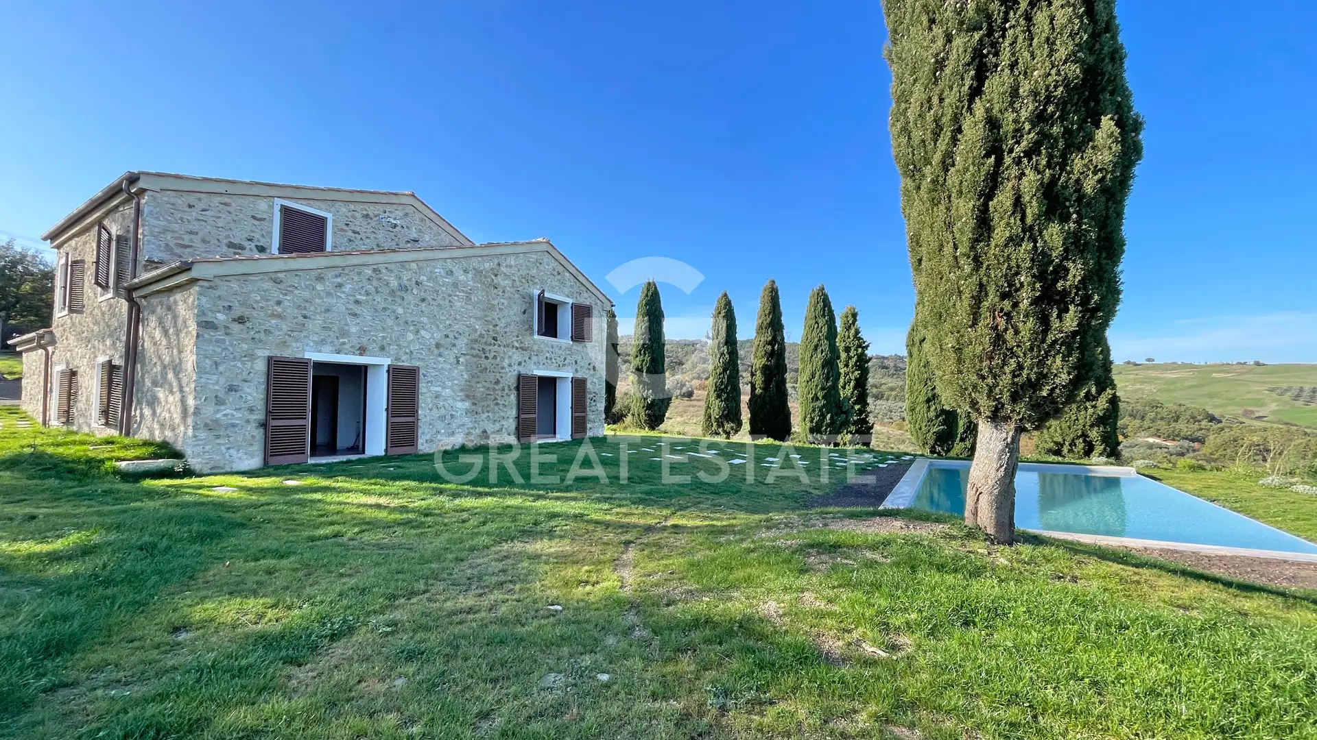 House 310m² in Italy, Siena. Priced at 1680000€ rent photo-11