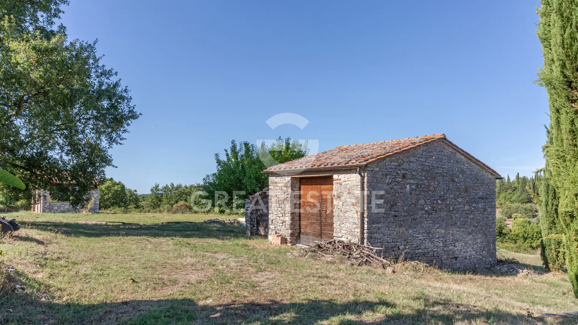 House 641m² in Italy, Terney. Priced at 1350000€ rent photo-13