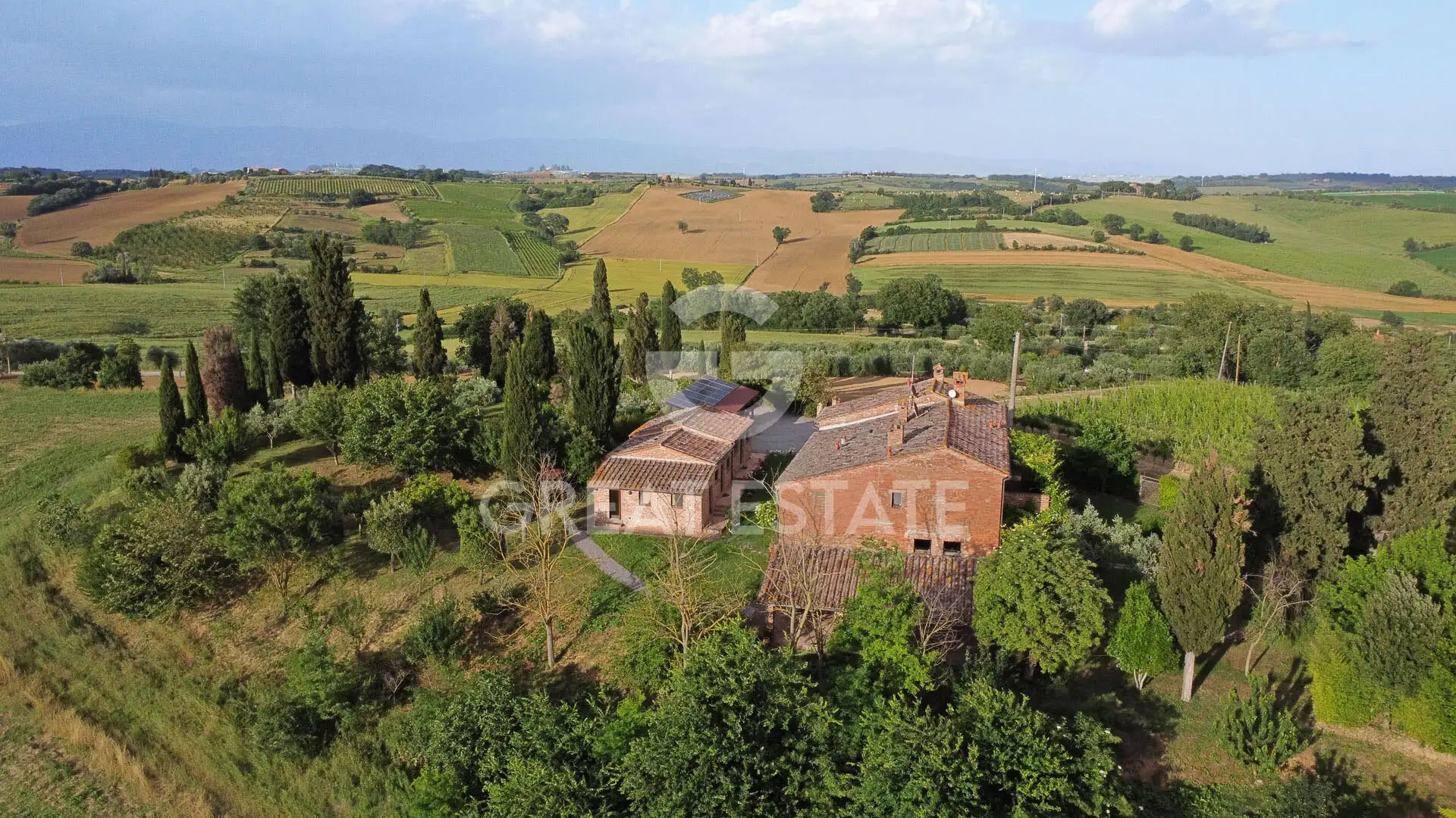 House 501m² in Italy, Arezzo. Priced at 1190000€ rent photo-2