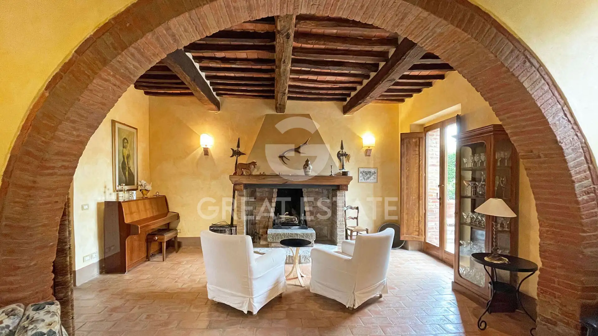 House 501m² in Italy, Arezzo. Priced at 1190000€ rent photo-8