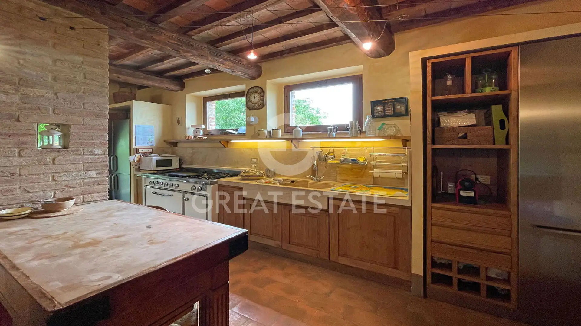 House 501m² in Italy, Arezzo. Priced at 1190000€ rent photo-11