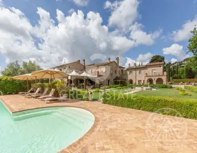 Buy in Italy for 2800000€