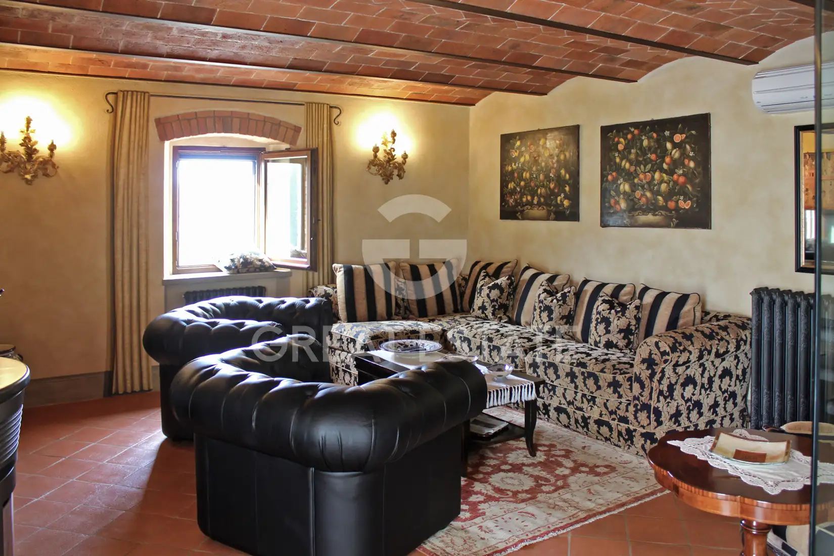 House 265m² in Italy, Siena. Priced at 1200000€ rent photo-11
