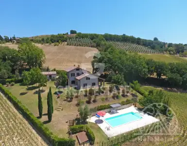 Buy in Italy for 775000€