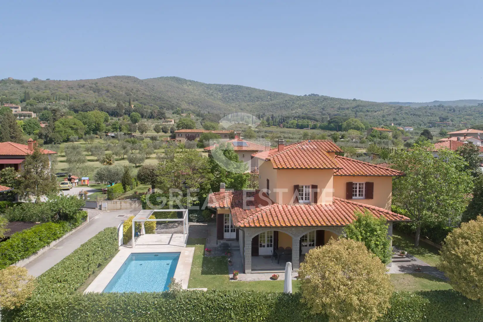 Villa 270m² in Italy, Arezzo. Priced at 530000€ rent photo-1