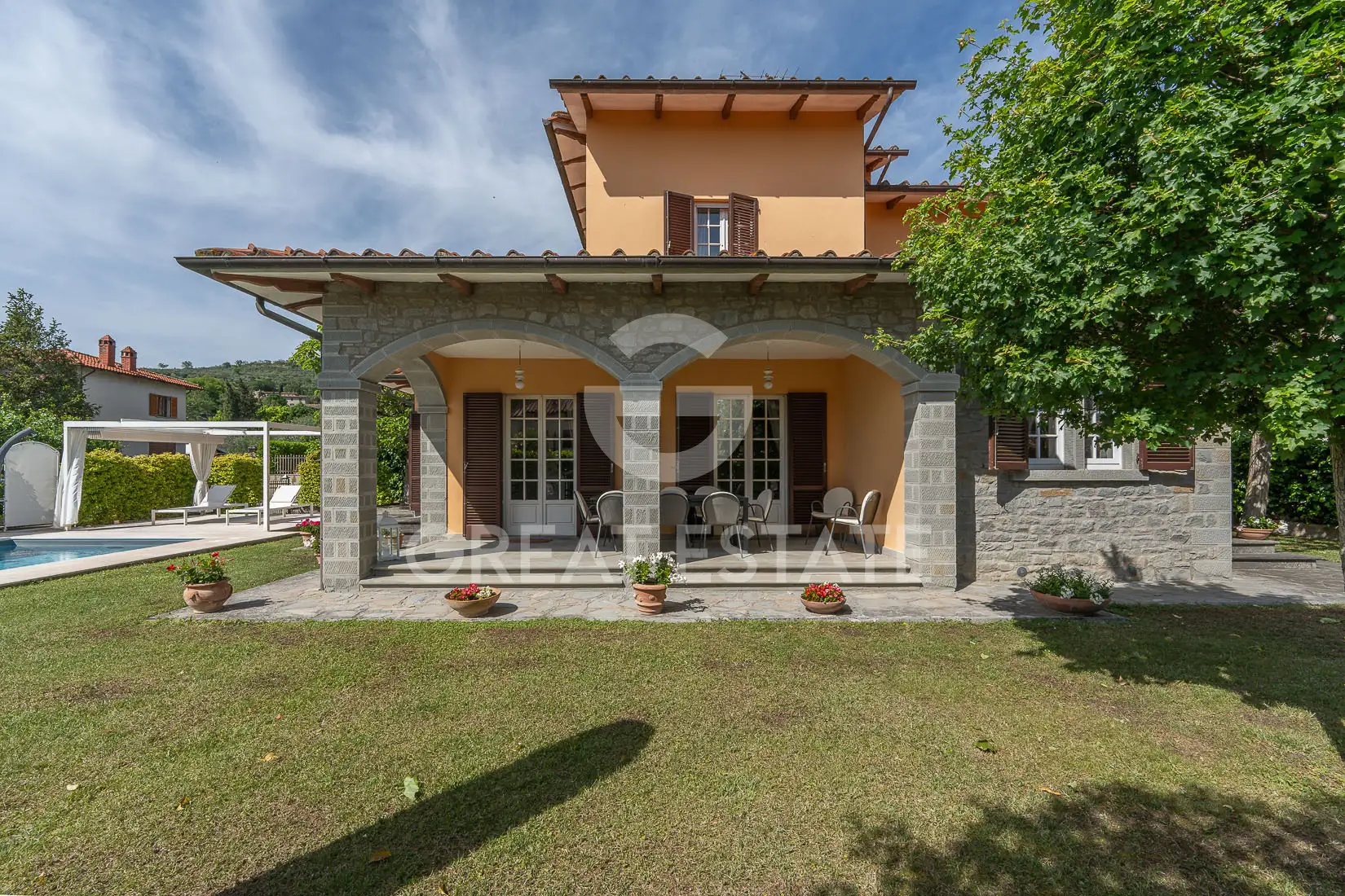 Villa 270m² in Italy, Arezzo. Priced at 530000€ rent photo-3