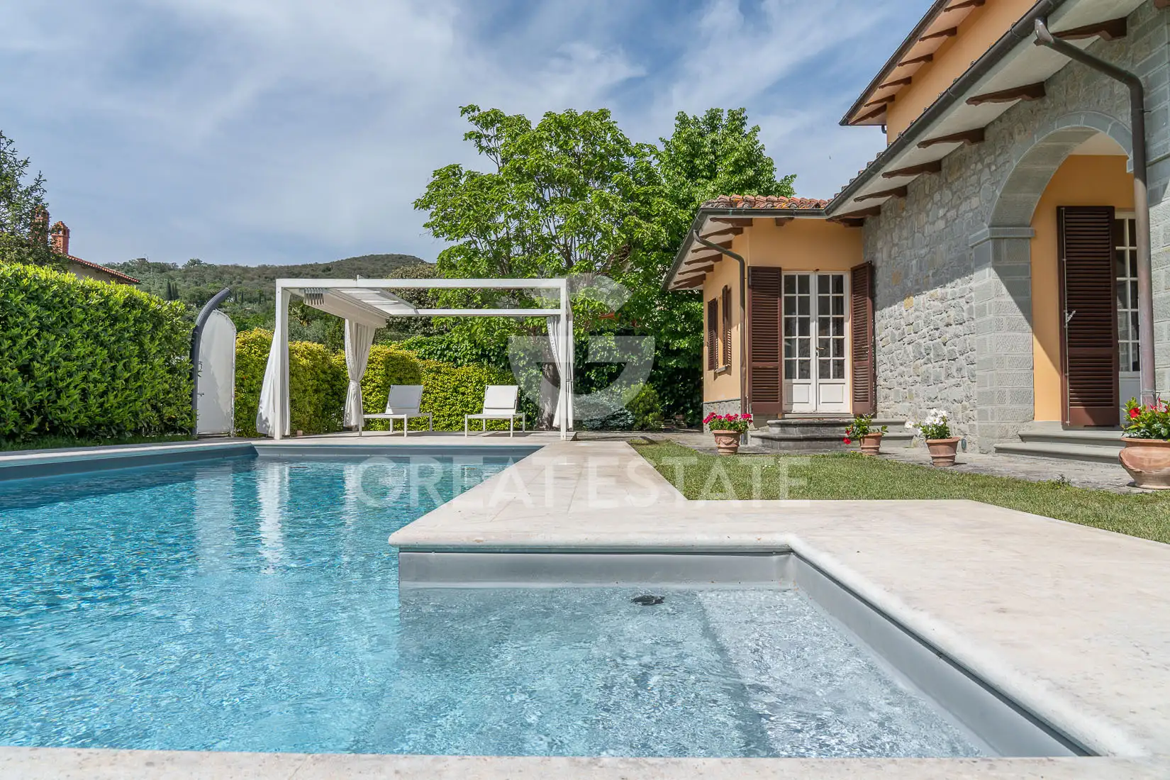 Villa 270m² in Italy, Arezzo. Priced at 530000€ rent photo-9