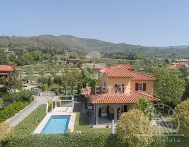 Buy in Italy for 530000€
