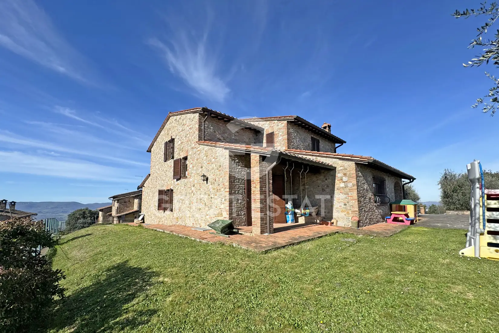 House 445m² in Italy, Perugia. Priced at 550000€ rent photo-2