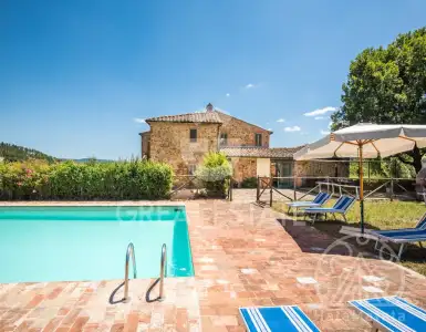 Buy in Italy for 990000€