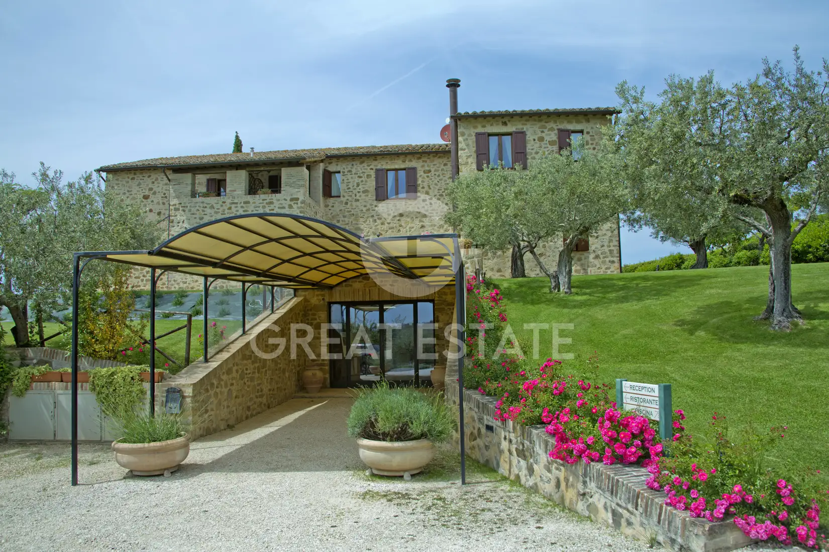 House 818m² in Italy, Perugia. Priced at 1480000€ rent photo-3