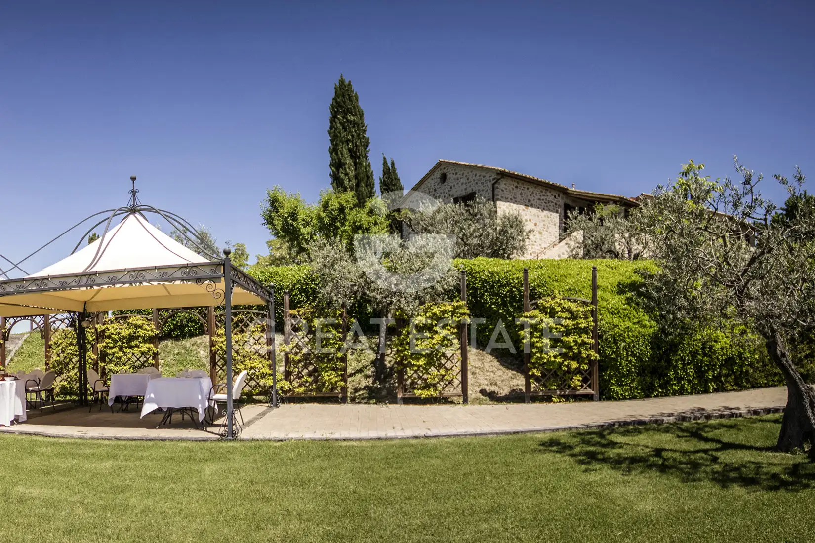 House 818m² in Italy, Perugia. Priced at 1480000€ rent photo-1