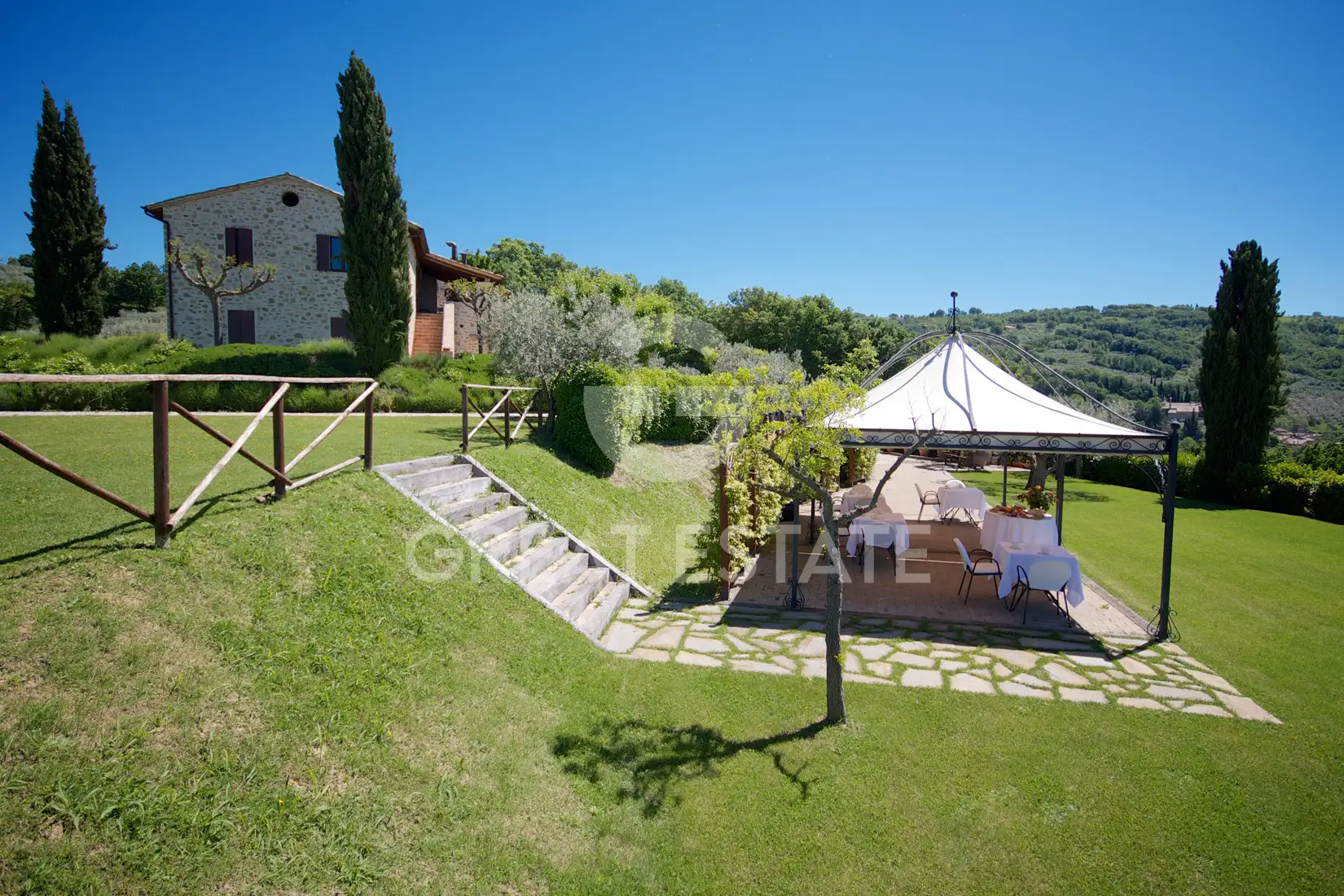 House 818m² in Italy, Perugia. Priced at 1480000€ rent photo-12