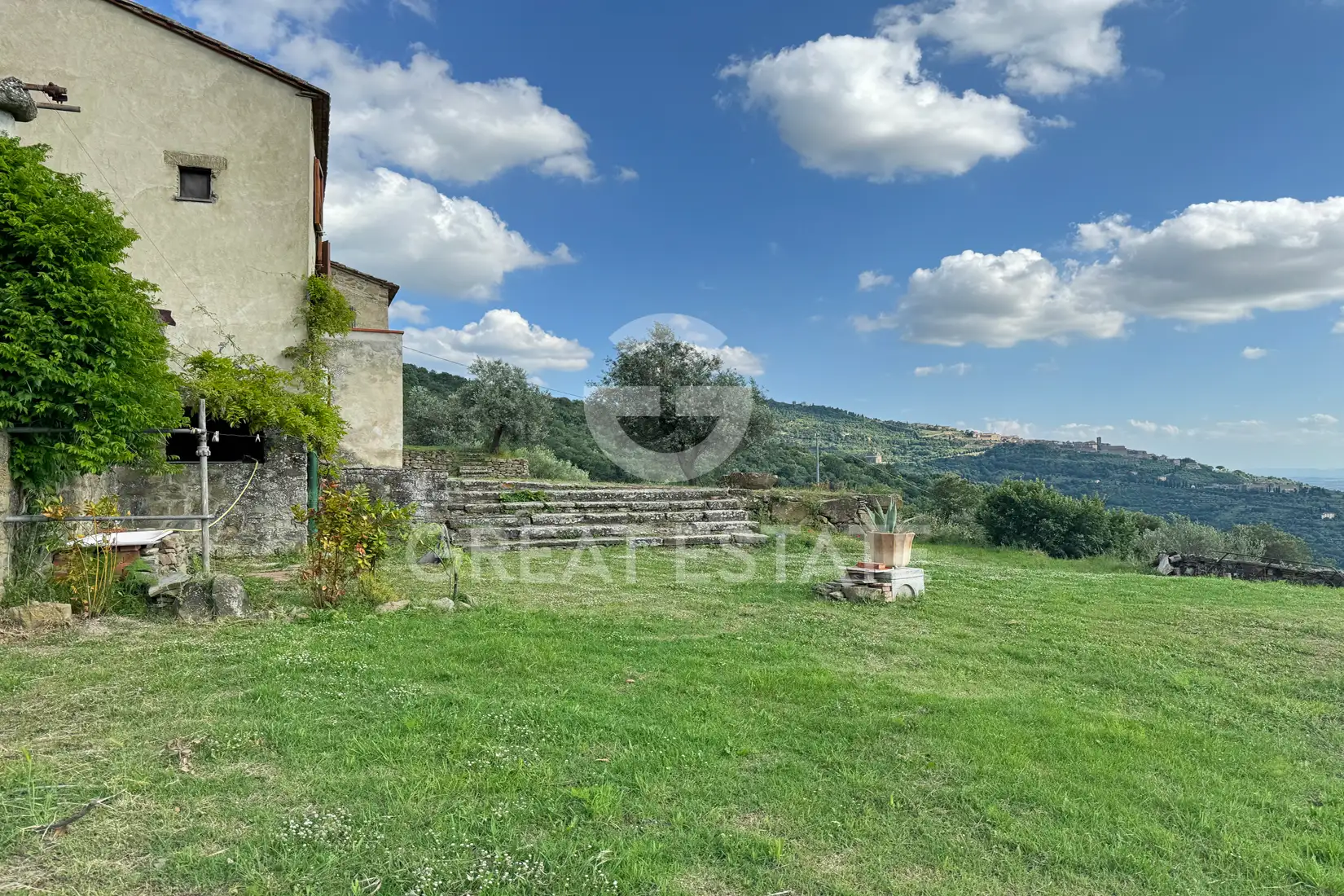 House 205m² in Italy, Arezzo. Priced at 520000€ rent photo-8