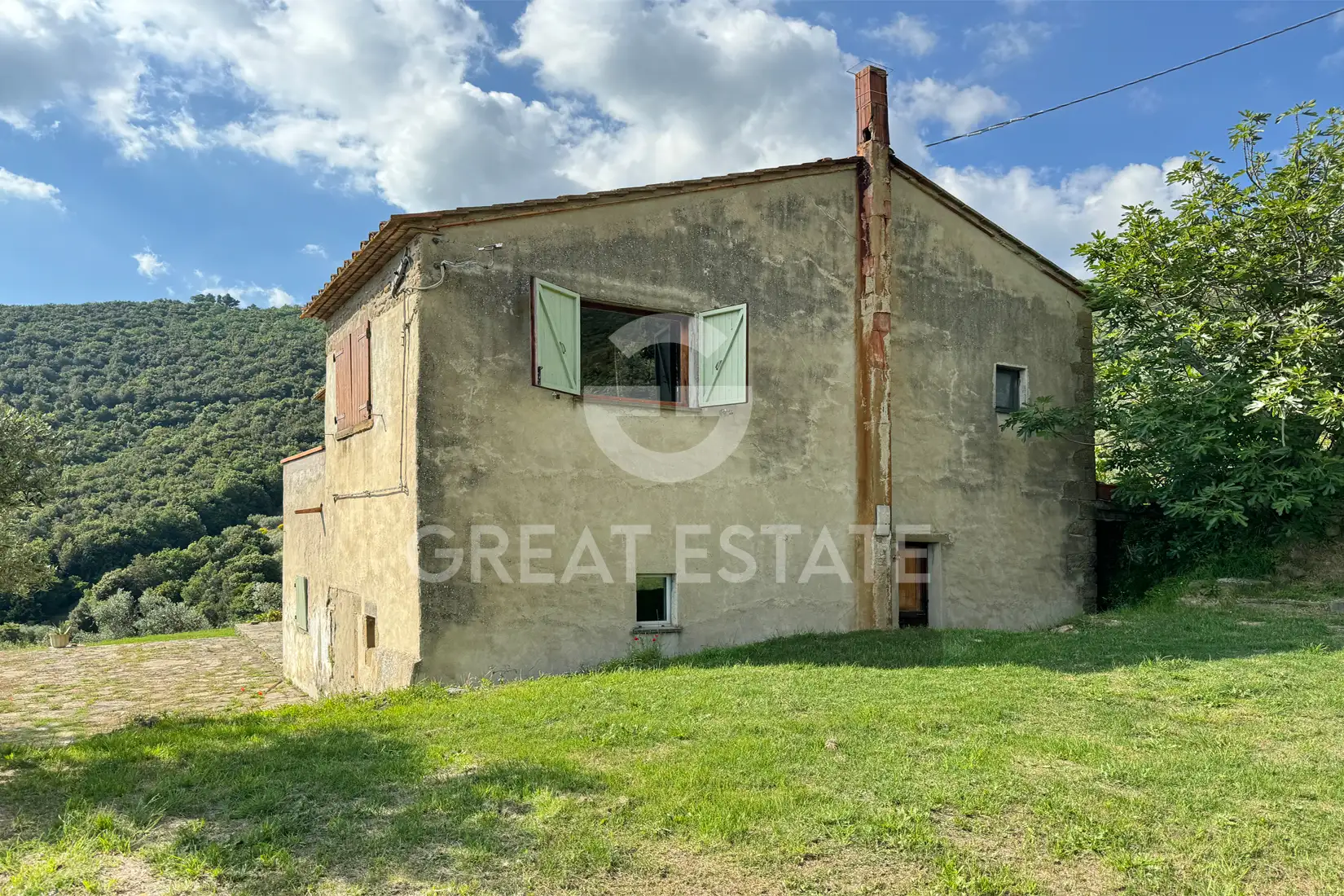 House 205m² in Italy, Arezzo. Priced at 520000€ rent photo-3