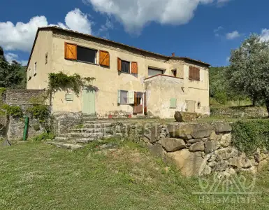 Buy in Italy for 490000€