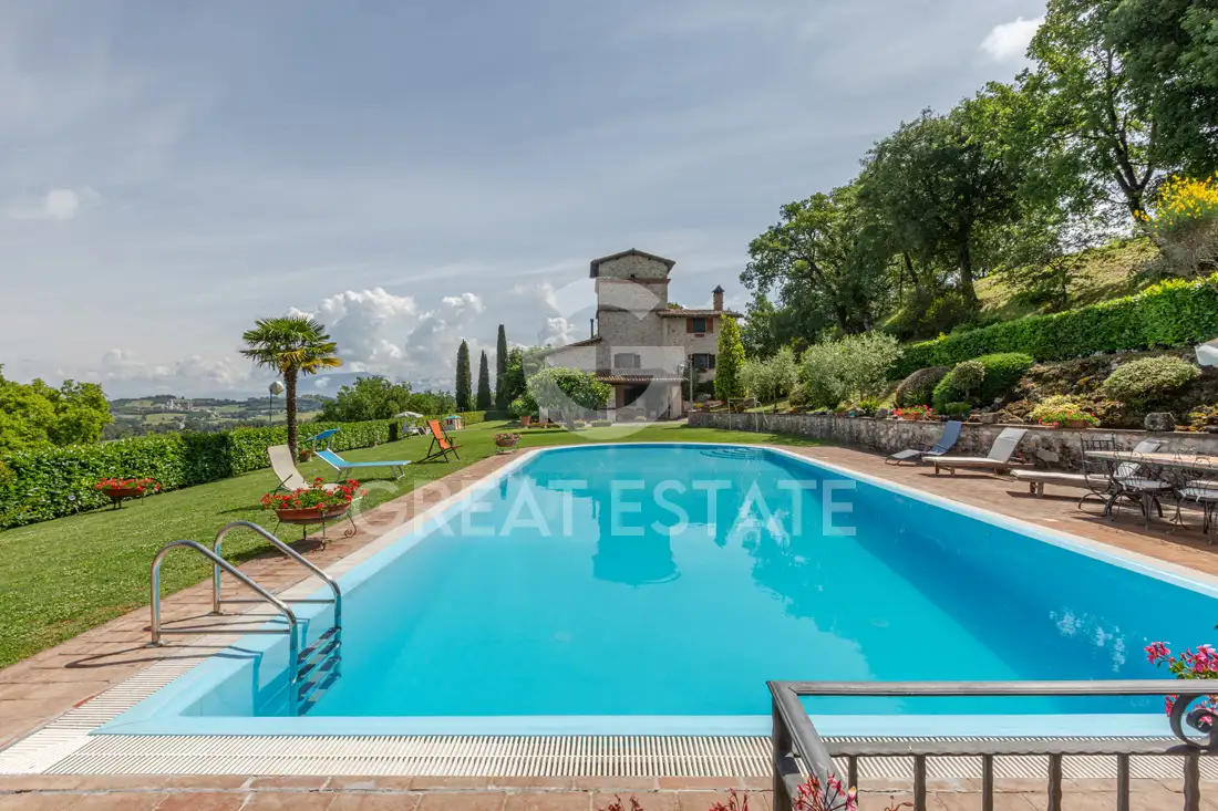House 483m² in Italy, Perugia. Priced at 1080000€ rent photo-7