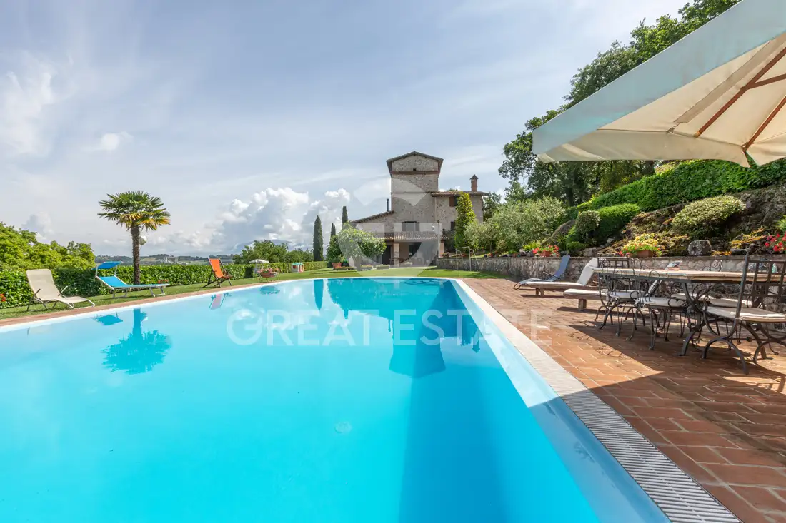 House 483m² in Italy, Perugia. Priced at 1080000€ rent photo-11