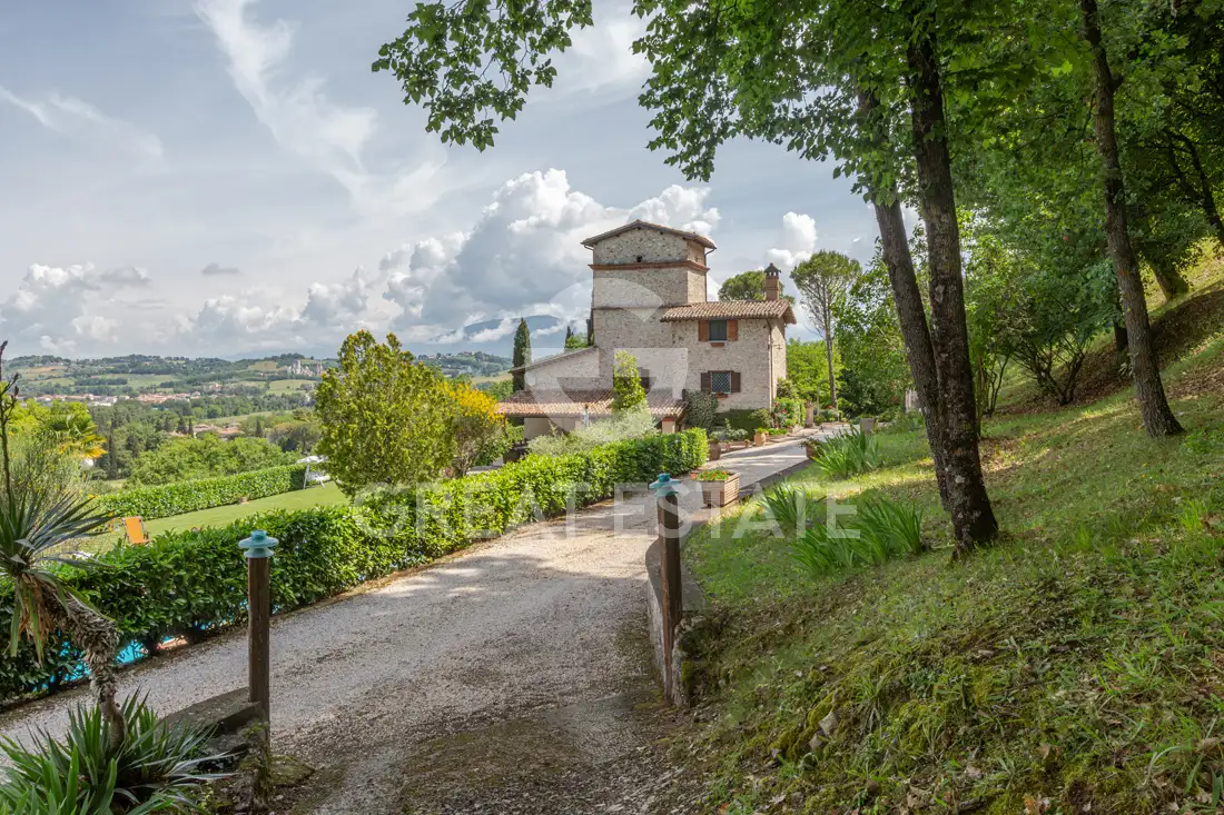 House 483m² in Italy, Perugia. Priced at 1080000€ rent photo-12