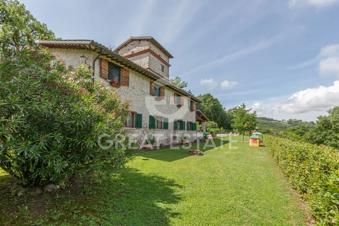House 483m² in Italy, Perugia. Priced at 1080000€ rent photo-8