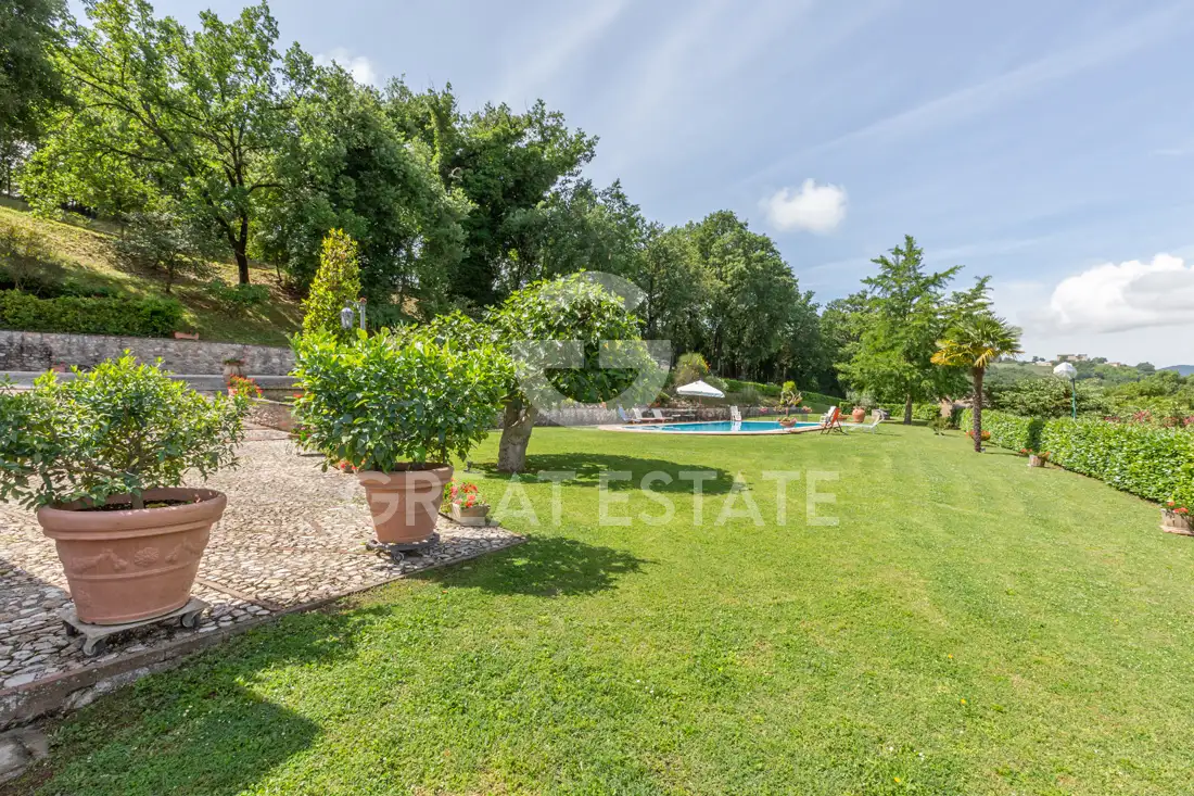 House 483m² in Italy, Perugia. Priced at 1080000€ rent photo-14