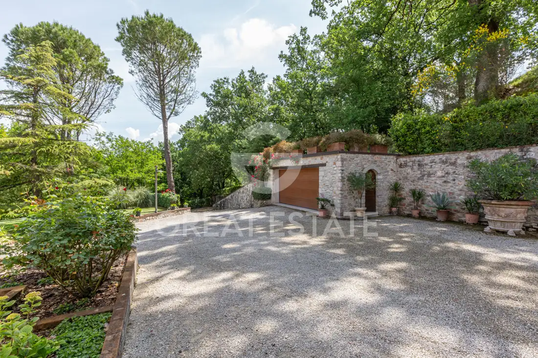House 483m² in Italy, Perugia. Priced at 1080000€ rent photo-15
