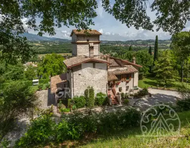 Buy in Italy for 1080000€