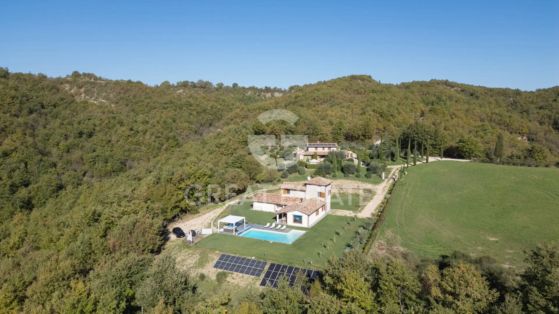 House 414m² in Italy, Terney. Priced at 1000000€ rent photo-3