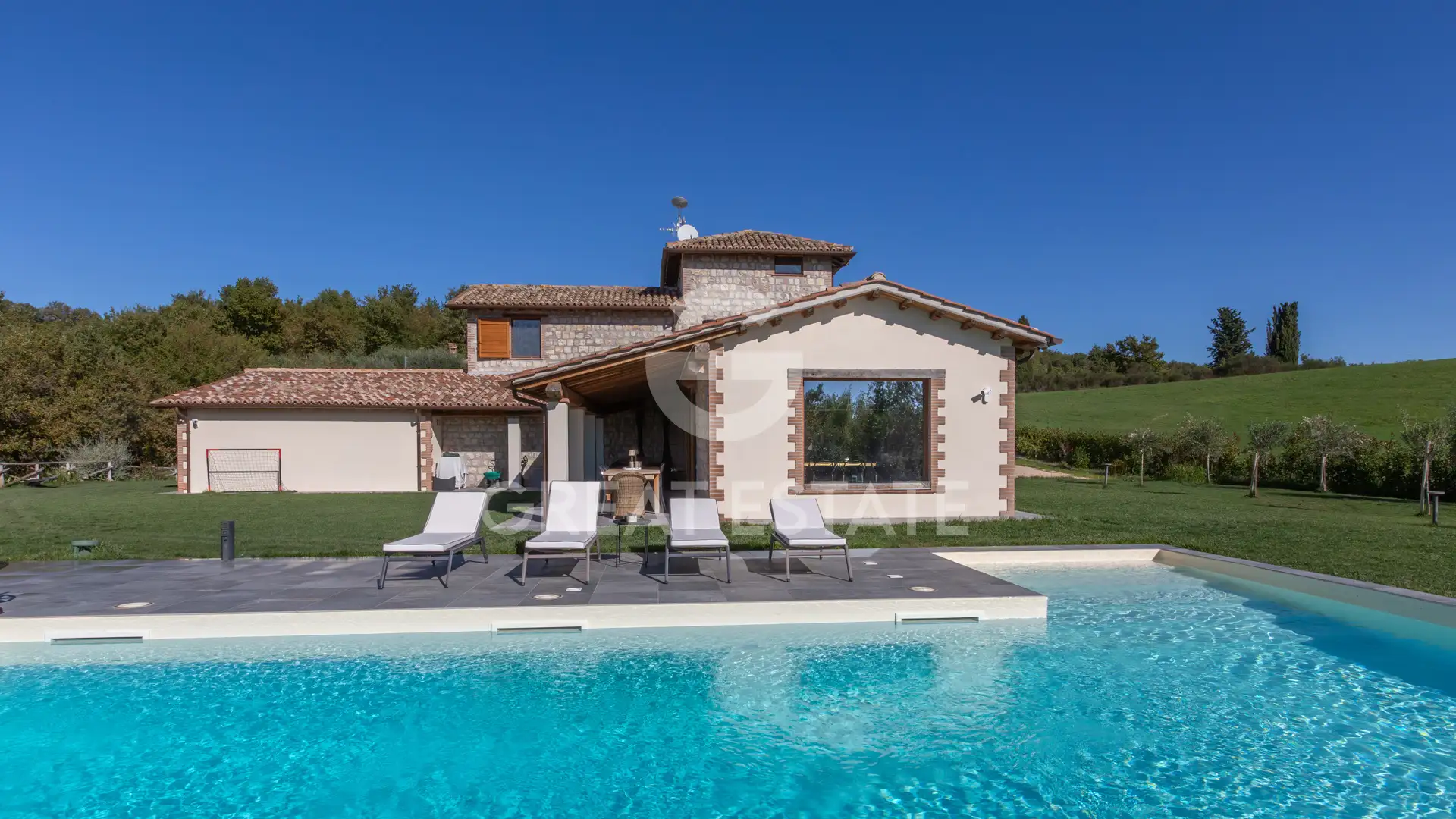House 414m² in Italy, Terney. Priced at 1000000€ rent photo-5