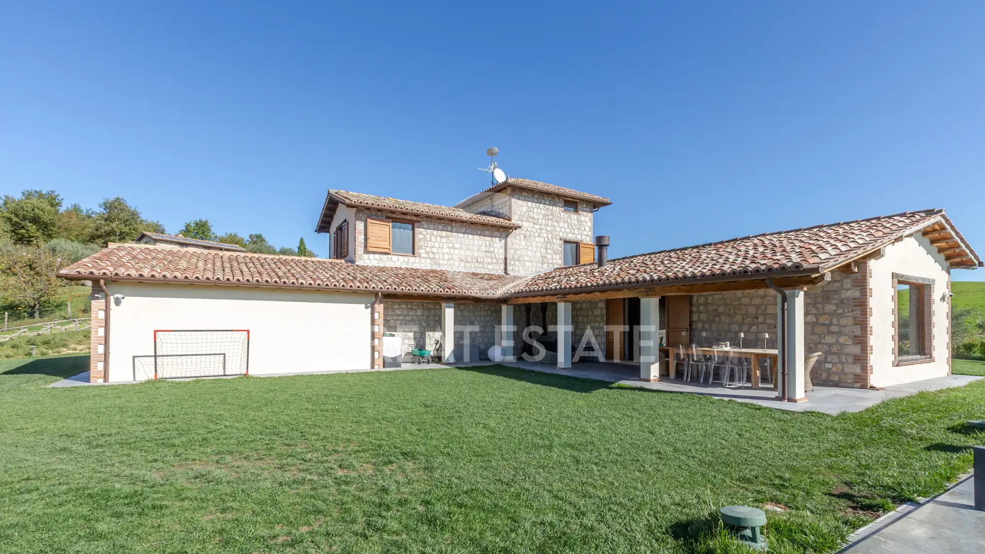 House 414m² in Italy, Terney. Priced at 1000000€ rent photo-8
