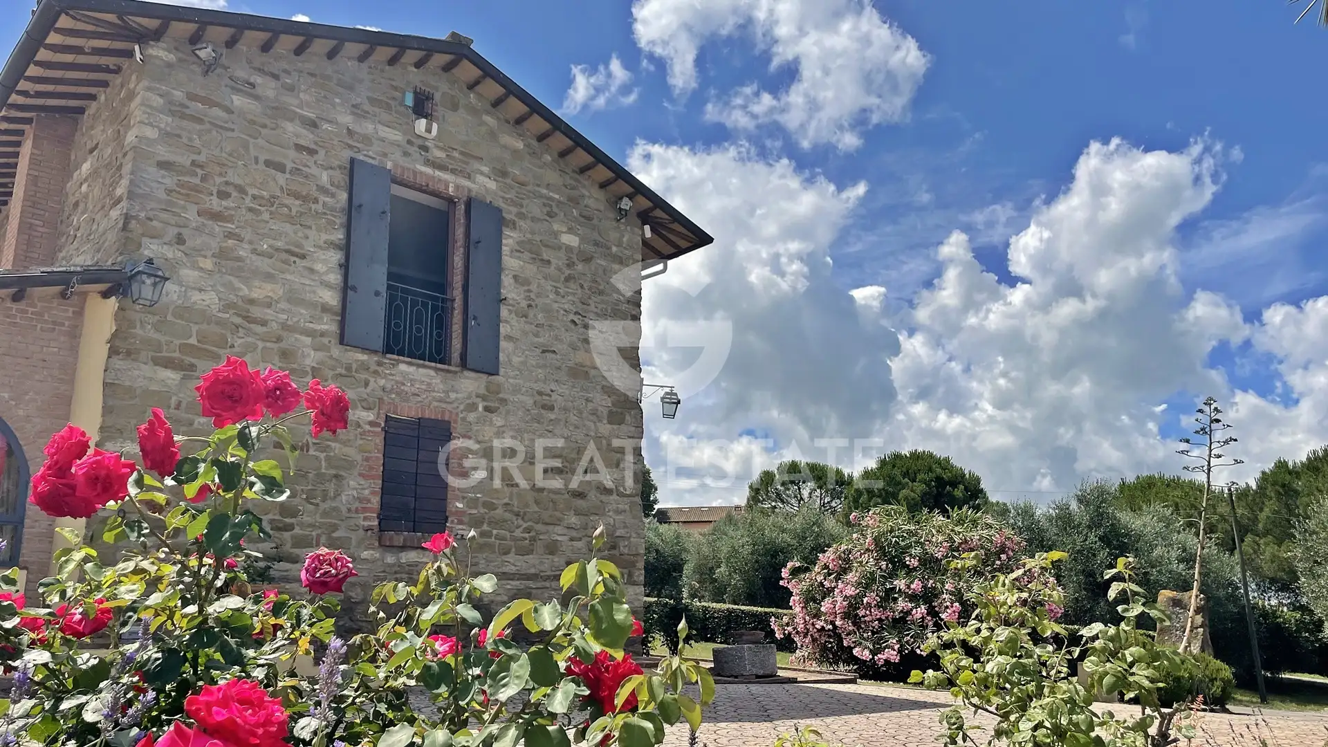 House 290m² in Italy, Perugia. Priced at 690000€ rent photo-5