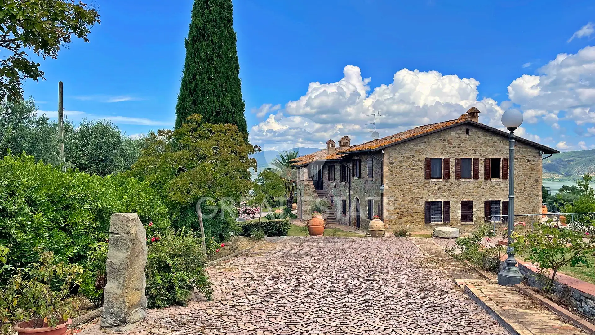 House 290m² in Italy, Perugia. Priced at 690000€ rent photo-9