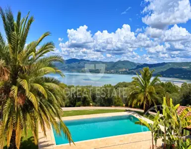 Buy in Italy for 690000€