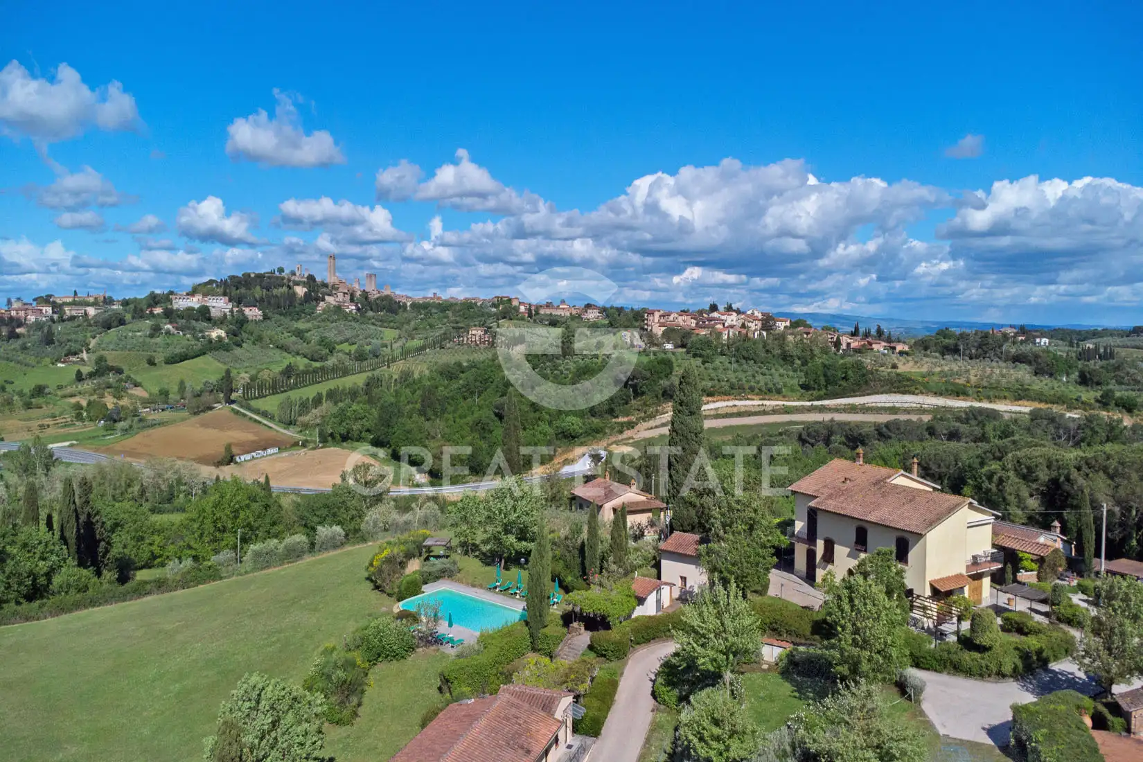 House 1174m² in Italy, Siena. Priced at 2250000€ rent photo-1