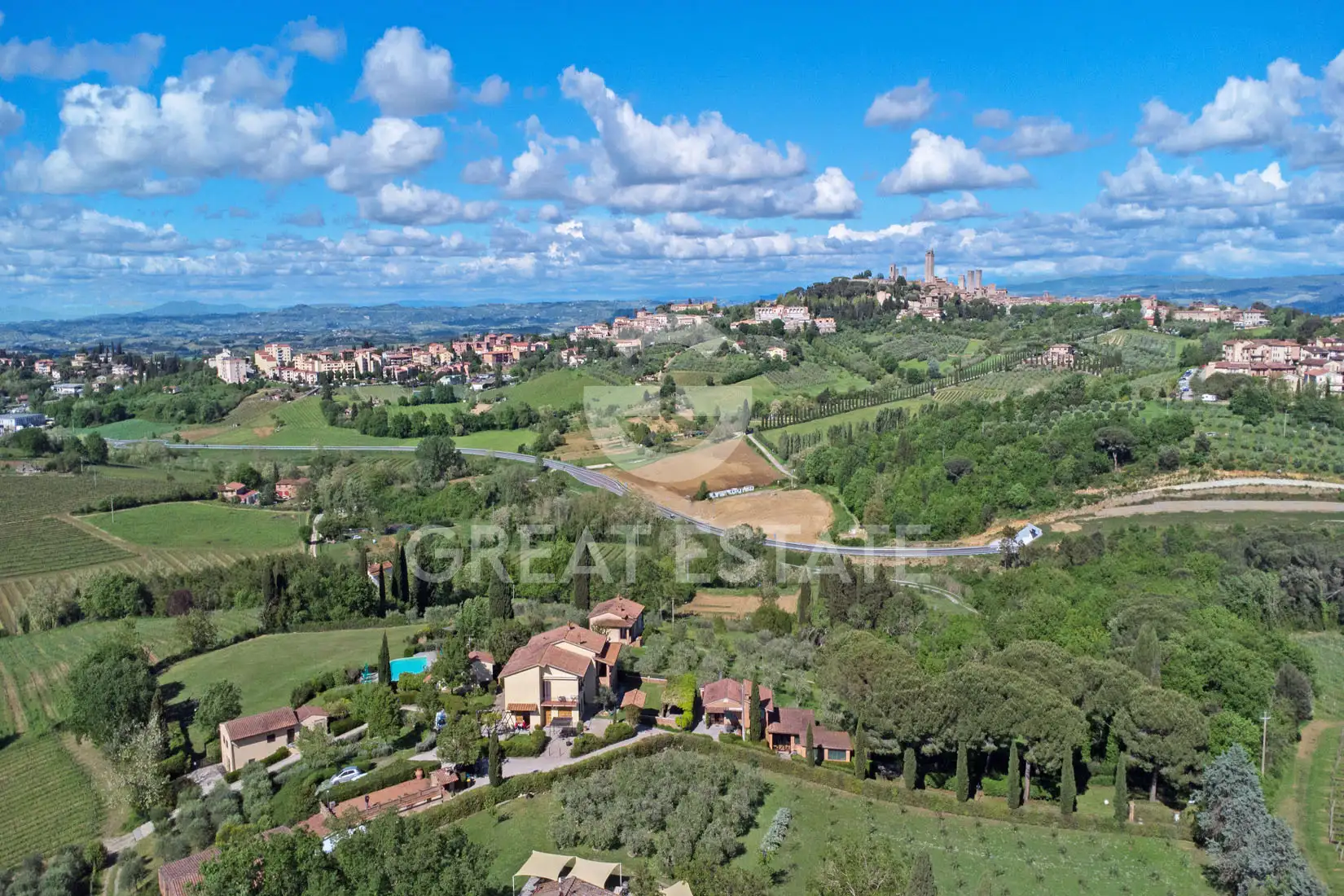 House 1174m² in Italy, Siena. Priced at 2250000€ rent photo-2