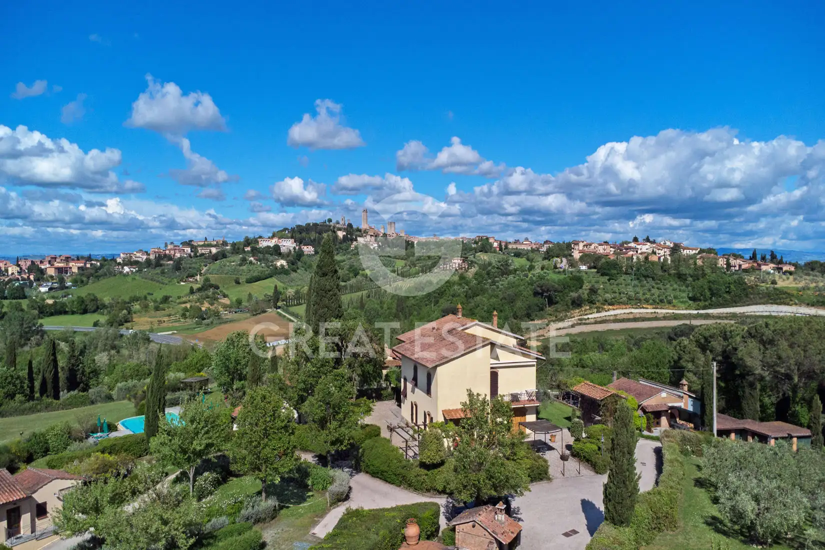 House 1174m² in Italy, Siena. Priced at 2250000€ rent photo-3