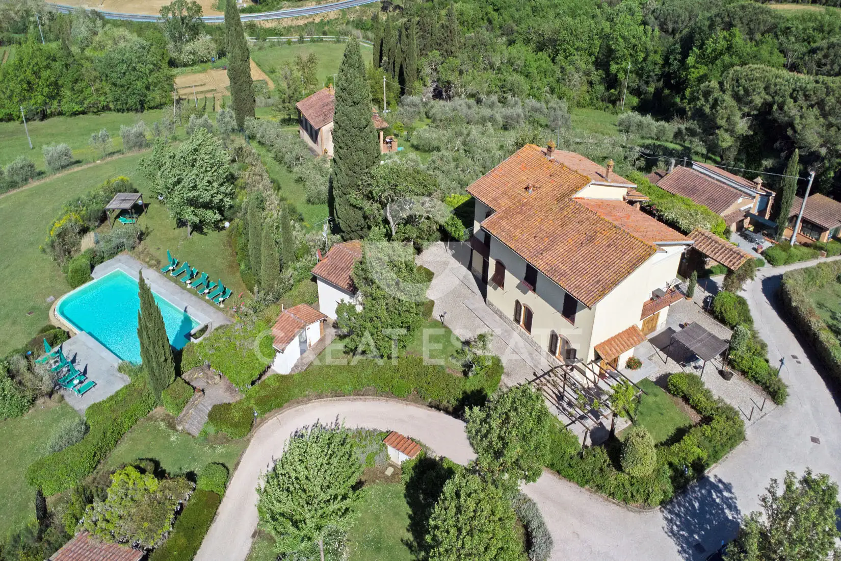 House 1174m² in Italy, Siena. Priced at 2250000€ rent photo-4