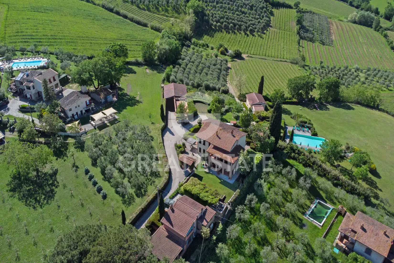 House 1174m² in Italy, Siena. Priced at 2250000€ rent photo-6