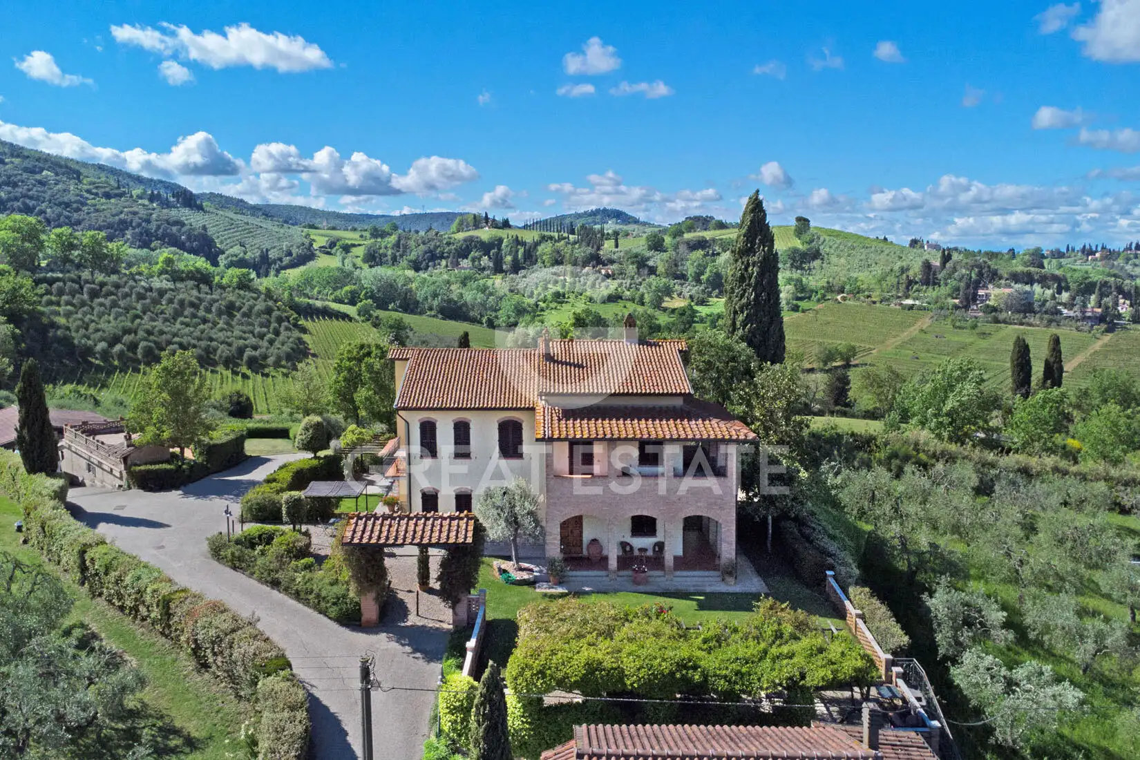 House 1174m² in Italy, Siena. Priced at 2250000€ rent photo-8