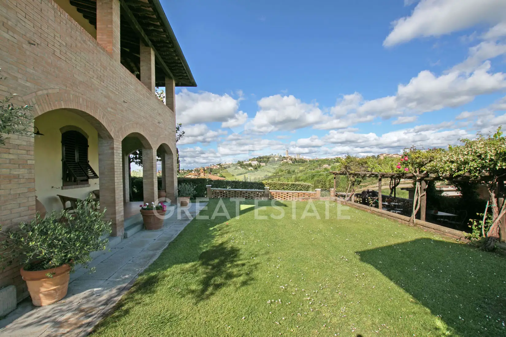 House 1174m² in Italy, Siena. Priced at 2250000€ rent photo-9