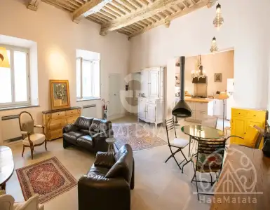 Buy in Italy for 780000€