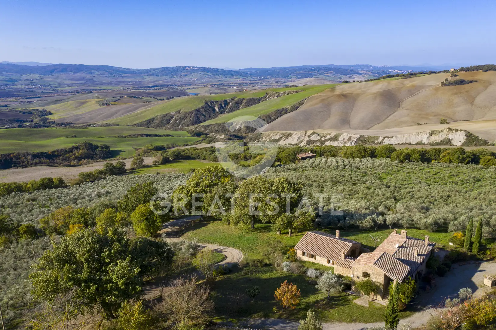 House 632m² in Italy, Siena. Priced at 1900000€ rent photo-4