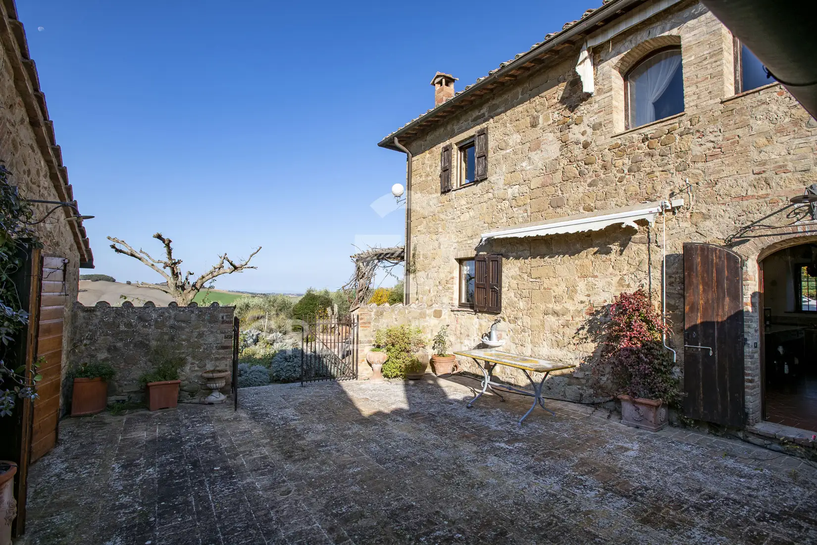 House 632m² in Italy, Siena. Priced at 1900000€ rent photo-10