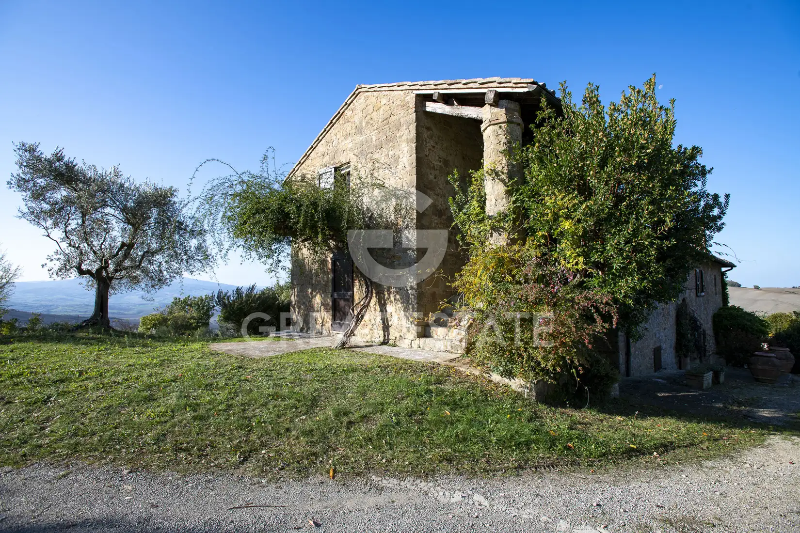 House 632m² in Italy, Siena. Priced at 1900000€ rent photo-6